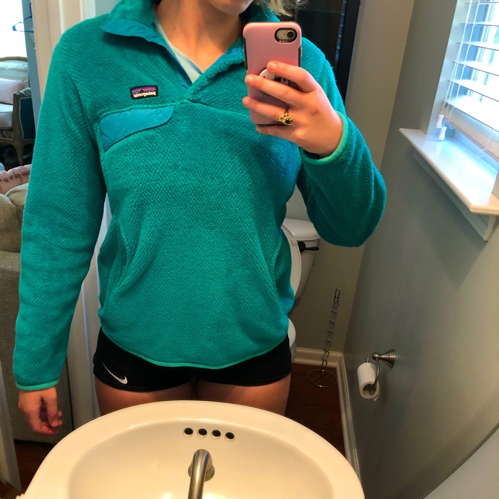 Sea foam green Patagonia fleece pullover (medium)